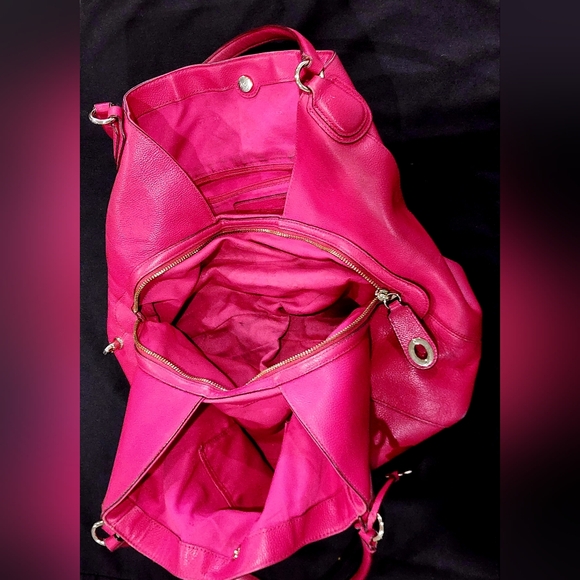 COACH | Edie Shoulder Bag 31 | Pebbled Leather | Fuschia - Picture 4 of 14